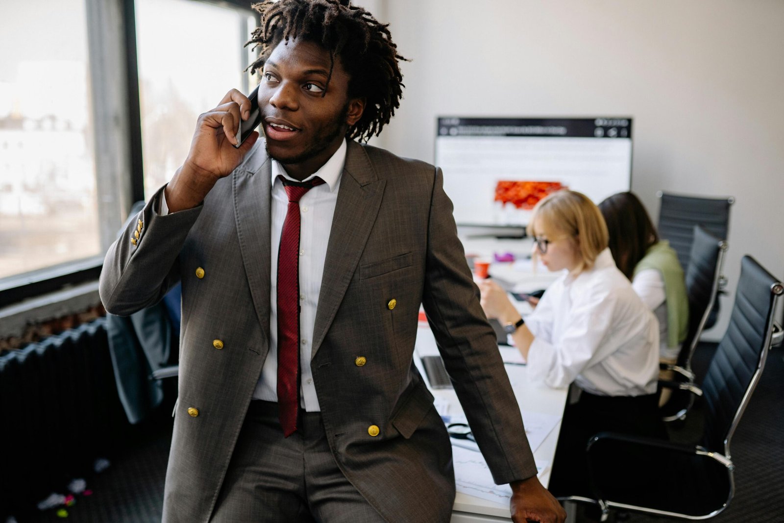 How to Project Confidence: Build Strength, Talk to Women, and Own Your Life